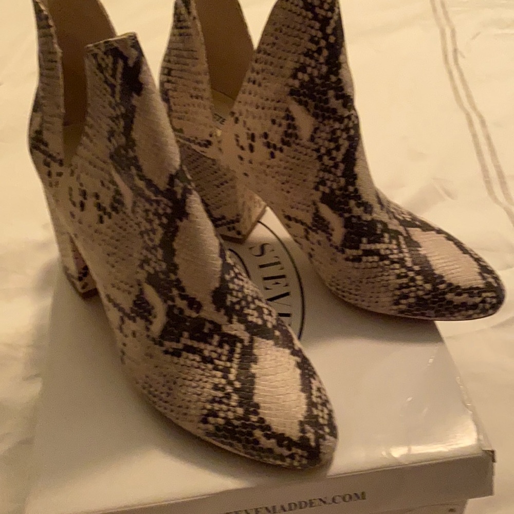 Steve Madden Block Heel Booties Size 10, Great Co… - image 1